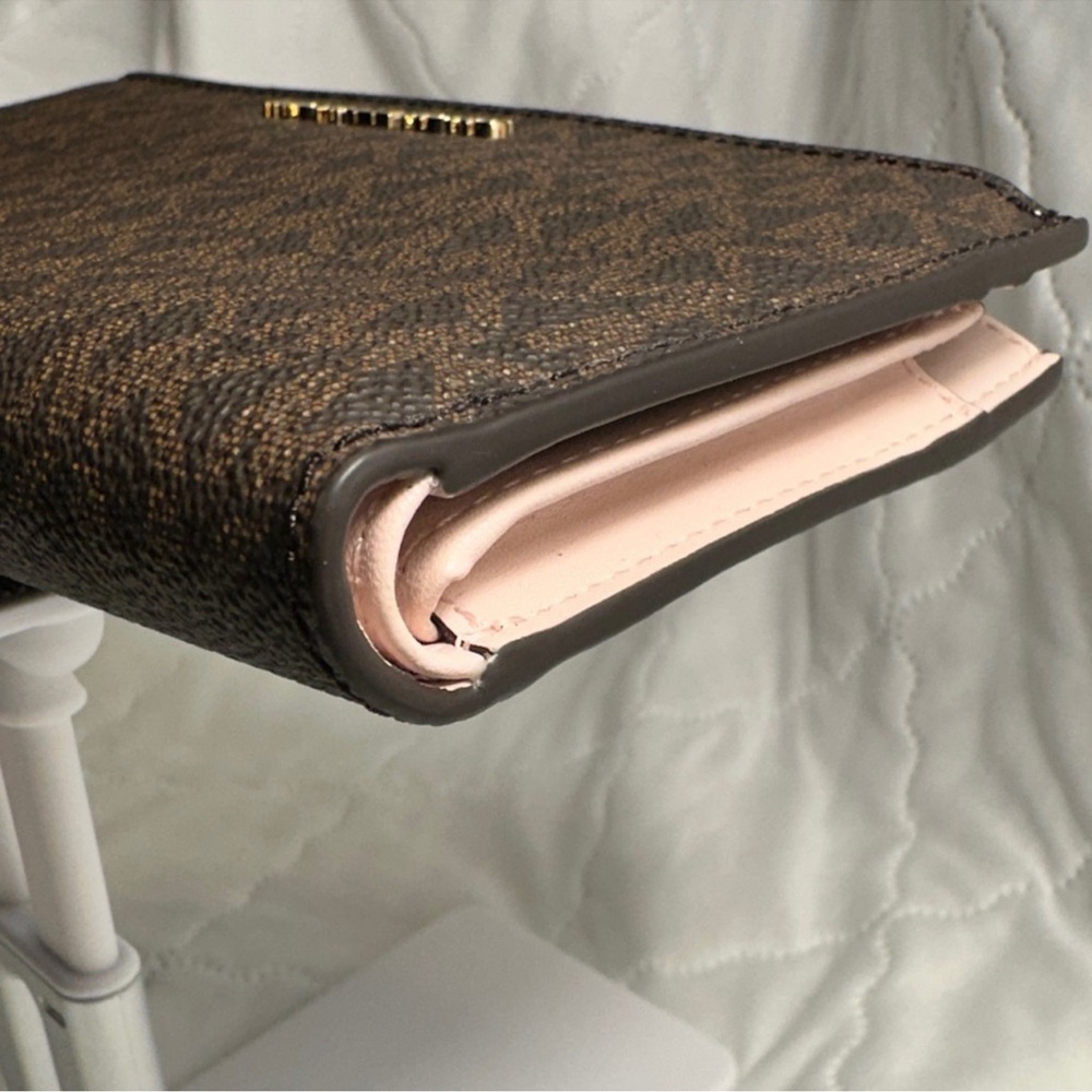 Michael Kors Jetset Brown and Blush Pink Wristlet/Phone Holder - Picture 6 of 15